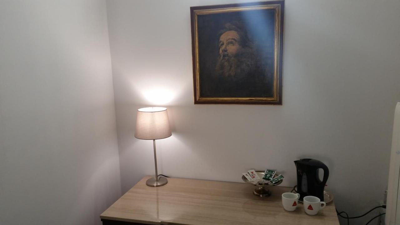 Mercadoiro Hostel *